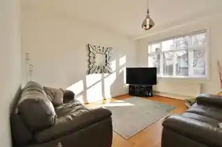 79 Woodland Gardens, photo 2