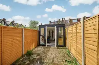 8 Alexandra Road, photo 4