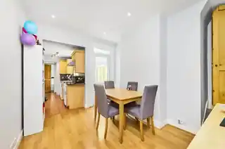 8 Alexandra Road, photo 2