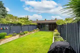 8 Ascot Road, photo 3