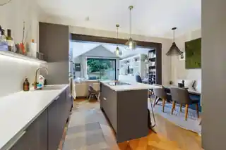 8 Aston Road, photo 3