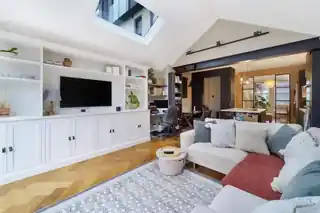 8 Aston Road, photo 2