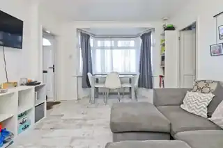 8 Avon Close, photo 3