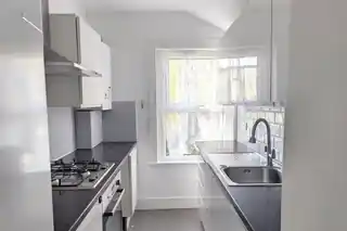 8 Babington Road, photo 3