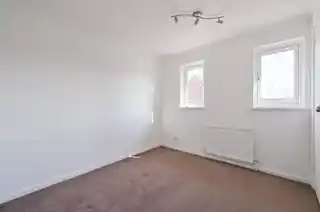 8 Barry Road, photo 4