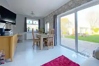 8 Barton Road, photo 3