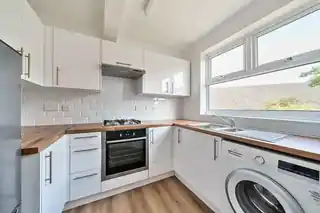 8 Bedford Close, photo 2
