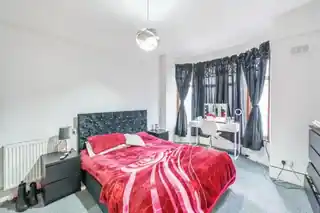 8 Bensham Manor Road, photo 3