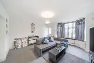 8 Bensham Manor Road, photo 2