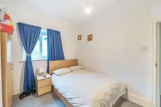 8 Bensham Manor Road, photo 4