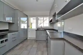 8 Berkley Close, photo 2