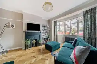 8 Bewlys Road, photo 2