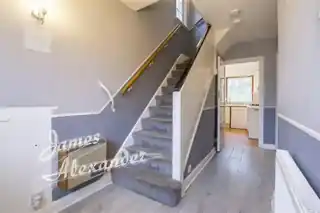 8 Bigginwood Road, photo 3