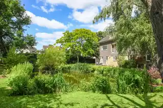 8 Bowers, photo 2