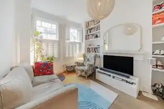 8 Brading Road, photo 3