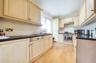 8 Brook Drive, photo 4