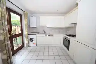 8 Brook Park Close, photo 3