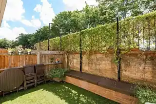 8 Carisbrooke Gardens, photo 4