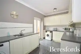 8 Chaplin Road, photo 4
