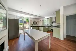 8 Clifton Road, photo 3