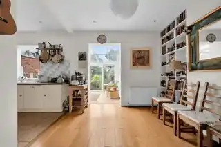 8 Crookston Road, photo 3