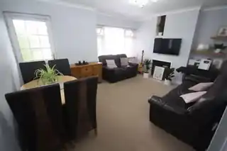 8 Dorchester Close, photo 3