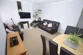 8 Dorchester Close, photo 4