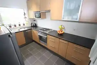 8 Dorchester Close, photo 2