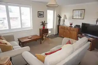 8 Drake Road, photo 2