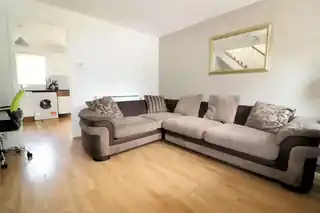 8 Drummond Close, photo 3