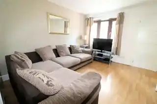 8 Drummond Close, photo 2