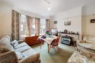 8 Elgar Avenue, photo 2