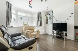8 Elms Avenue, photo 2