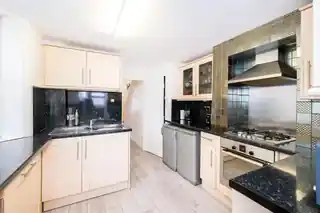 8 Eustace Road, photo 4