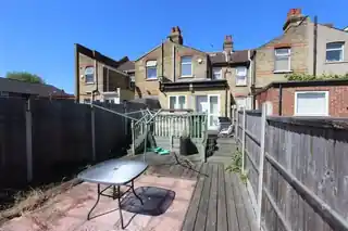 8 Farnham Road, photo 2