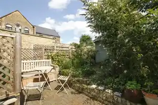 8 Feathers Place, photo 3