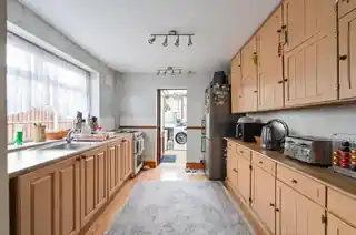 8 Forest View Road, photo 3