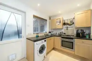 8 Glen Walk, photo 2