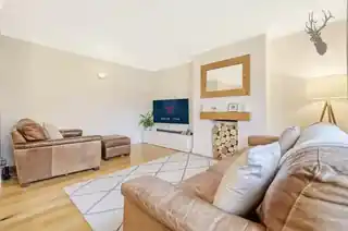 8 Grange Close, photo 2