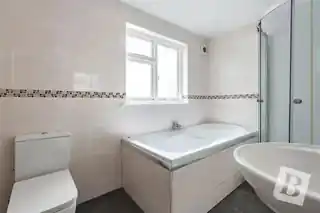 8 Hainault Road, photo 4