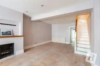 8 Hainault Road, photo 2