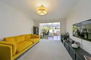 8 Hollybank Close, photo 3