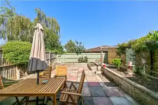 8 Hollybank Close, photo 2