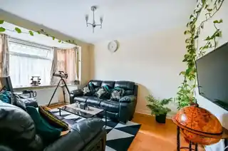 8 Hounslow Gardens, photo 2