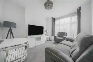 8 Howarth Road, photo 3
