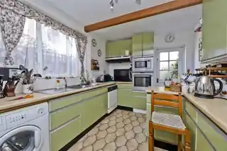 8 Hows Road, photo 3