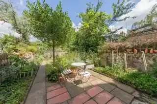 8 Lawley Street, photo 3
