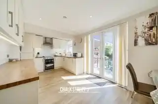 8 Lee Gardens Avenue, photo 4