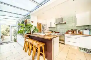 8 Linden Road, photo 2