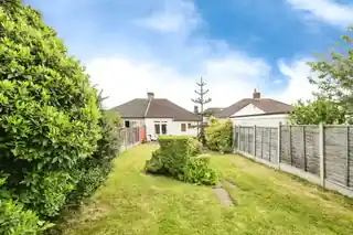 8 Lingfield Avenue, photo 3